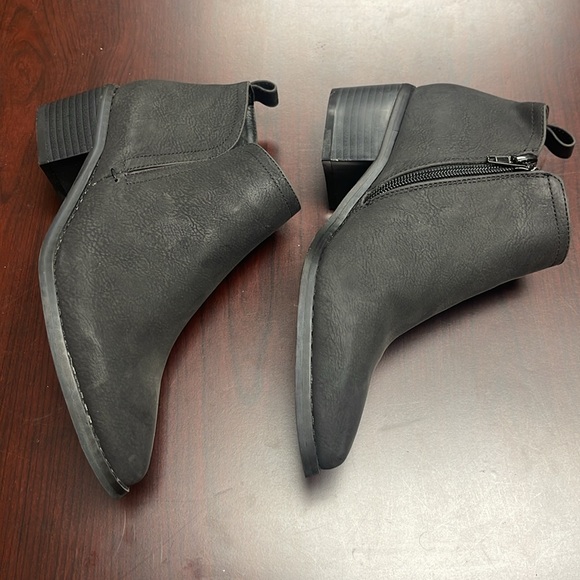 💦NWT Del Mar Shoes, Color Metal/Charcoal - Picture 5 of 8